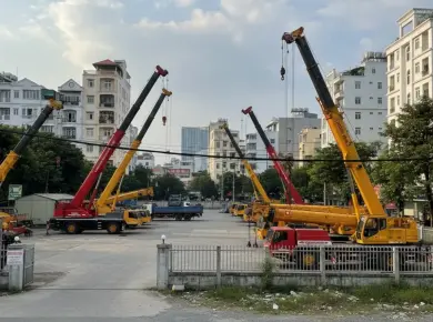 Cho thuê xe cẩu quận 4 an toàn, nhanh chóng, chi phí hợp lý 