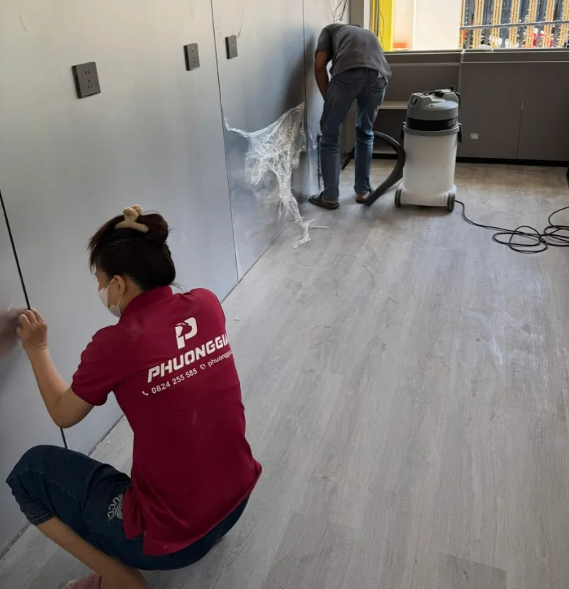 Vệ sinh và lau dọn tủ