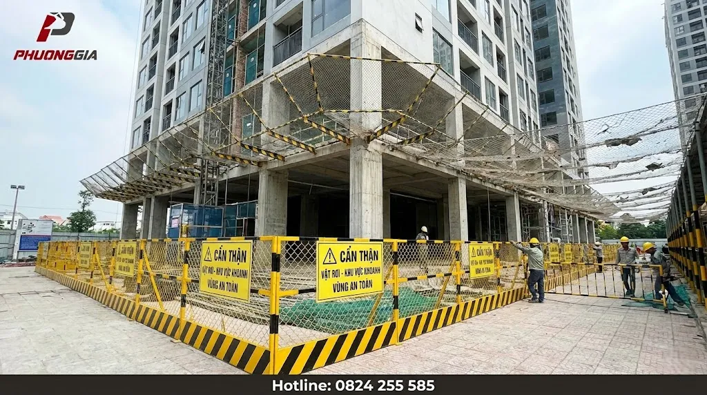 Khoanh vùng bên dưới để kiểm soát vật rơi khi thi công