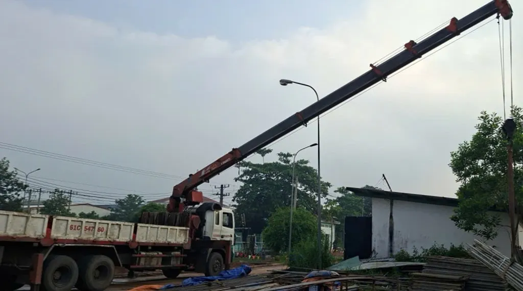 xe cẩu tại công trình tphcm