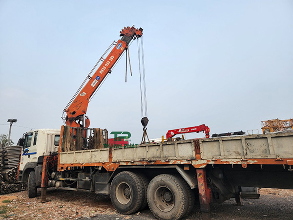 xe cẩu hốc môn